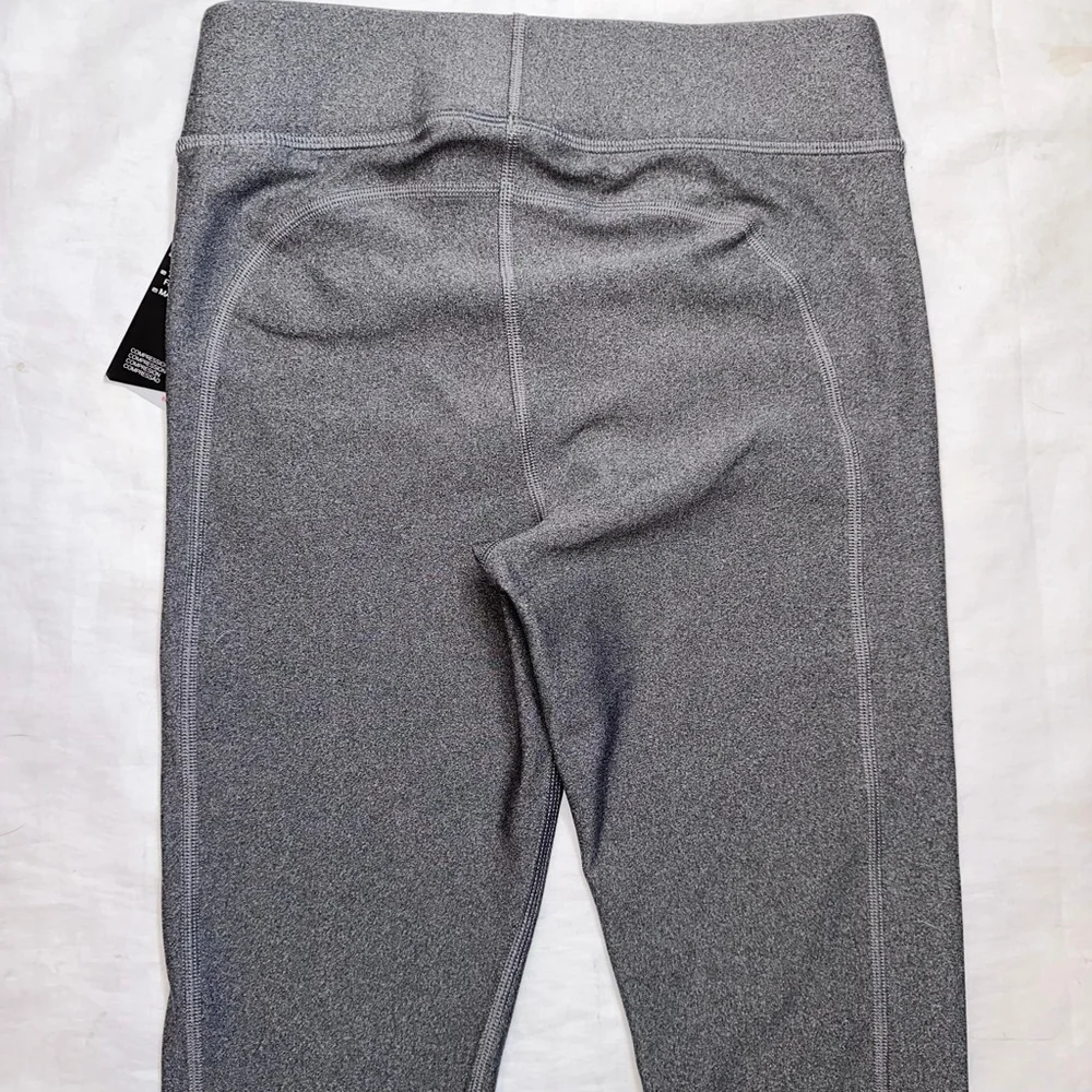NWT Women’s Small Under Armour Cropped Compression Heatgear Athletic Leggings - Picture 8 of 8